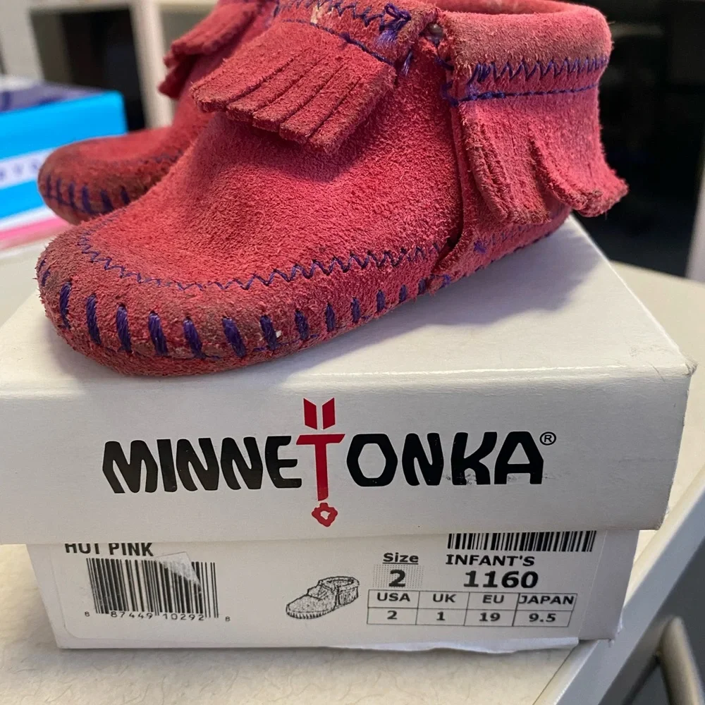 Riley bootie hot pink Minnetonka size 2 infant